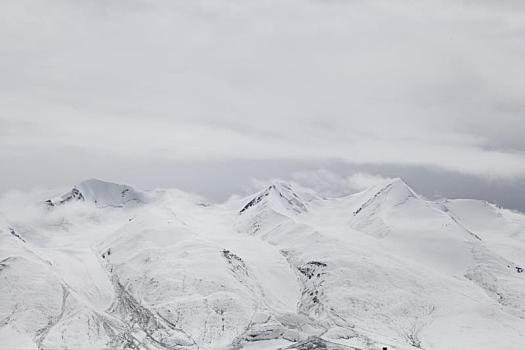 西藏日土,羌塘高原神山上的冰舌地貌