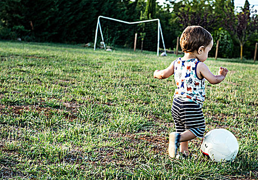 幼儿,玩,足球,公园