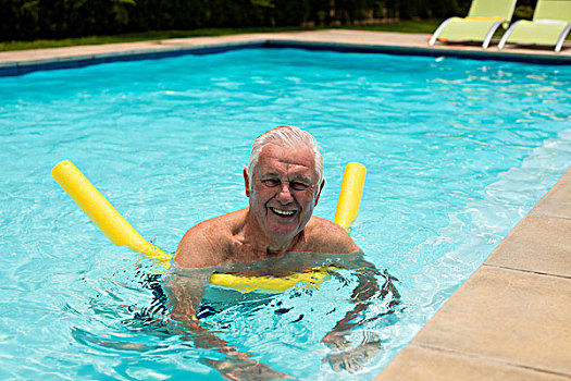 老人,游泳,充气圈,游泳池