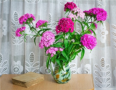 花束,康乃馨,桌子,玻璃花瓶