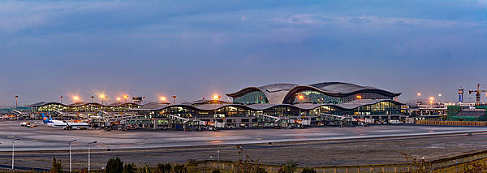 乌鲁木齐地窝堡国际机场夜景