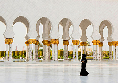 女人,走,过去,柱廊,清真寺,刷白,金色,柱子