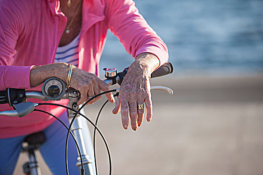 老年,女人,自行车,海滩