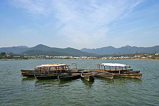 杨公堤西湖