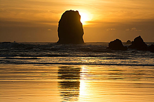 日落,佳能海滩,俄勒冈,美国