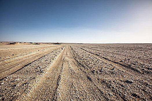 中国西部荒野道路