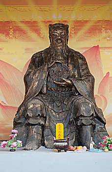 河南周口市淮阳县,传说中的上古人物伏羲氏塑像
