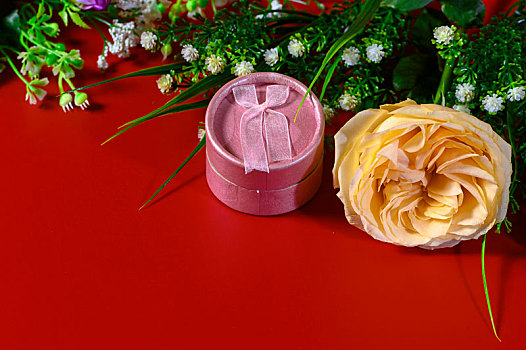 玫瑰花和礼品盒