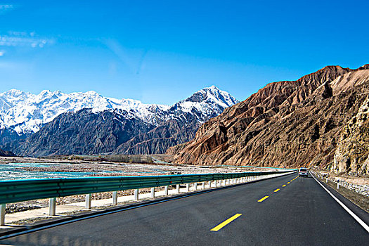 新疆,石山,公路,蓝天,雪山