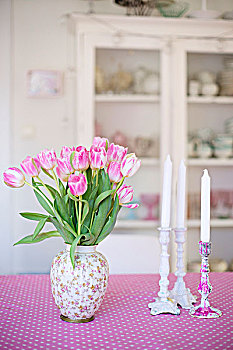 花瓶,粉色,郁金香,白色,蜡烛,烛台,图案,桌布