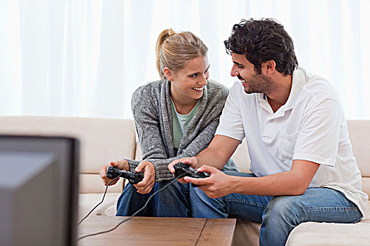 幸福伴侣,玩电玩