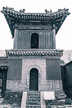 五台山寺院里的钟楼