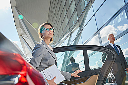 職業女性,到達,機場,室外,林肯轎車