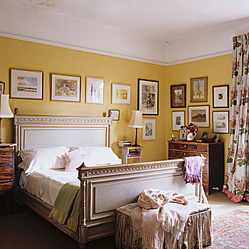卧室,郊区住宅,白色,老式,木质,床,黄色,墙