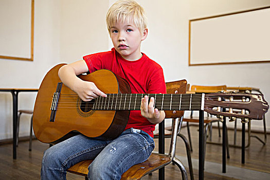 可爱,学生,弹吉他,教室