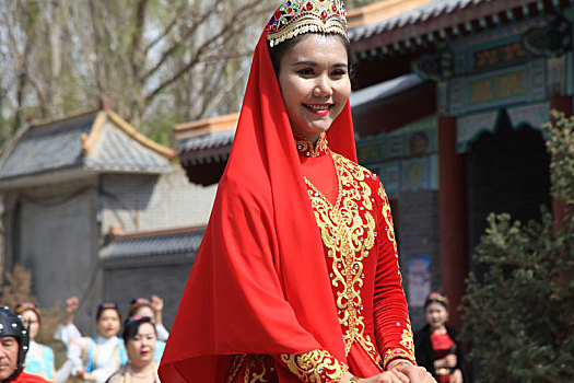 新疆哈密,回王巡游沉浸式演出,再现传统文化魅力