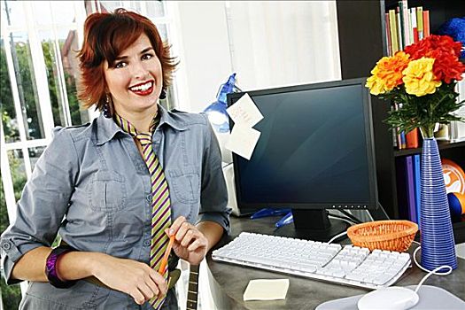 职业女性,站立,旁侧,电脑
