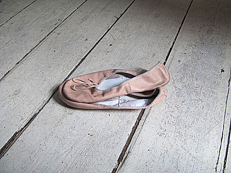 一对,破旧,芭蕾舞鞋,实木地板