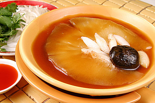 泰式砂煲鱼翅