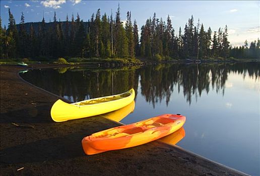 两个,独木舟,湖岸,大,湖,景色,旁路,威勒米特国家公园,俄勒冈,美国