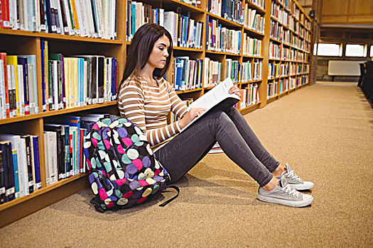 美女,学生,学习,图书馆,坐在地板上