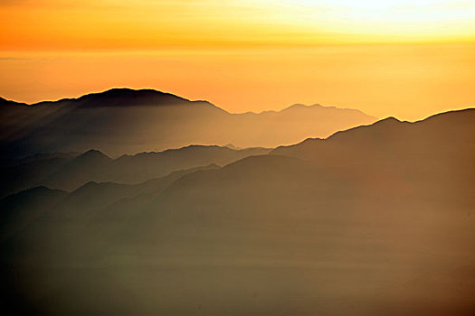 山峦,山顶,远景