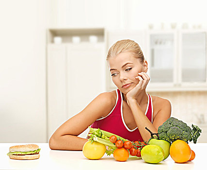 健身,节食,概念,怀疑,女人,水果,汉堡包