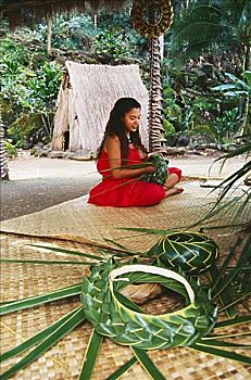 夏威夷,女性,坐,露兜树,垫,编织,篮子,草,小屋,绿色植物,背景