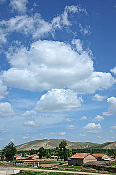 内蒙古科尔沁右翼前旗草原上的村庄