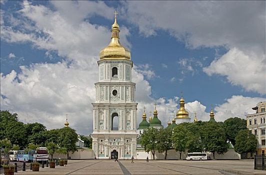 乌克兰,基辅,风景,地点,大,钟楼,发光,金色,圆顶,大教堂,游客,道路,古建筑,蓝天,云,2004年