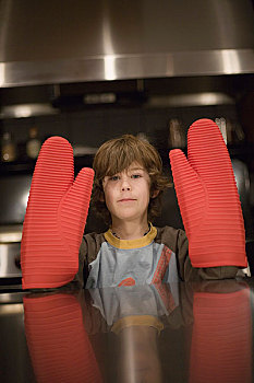 男孩,穿,大,红色,烤炉手套