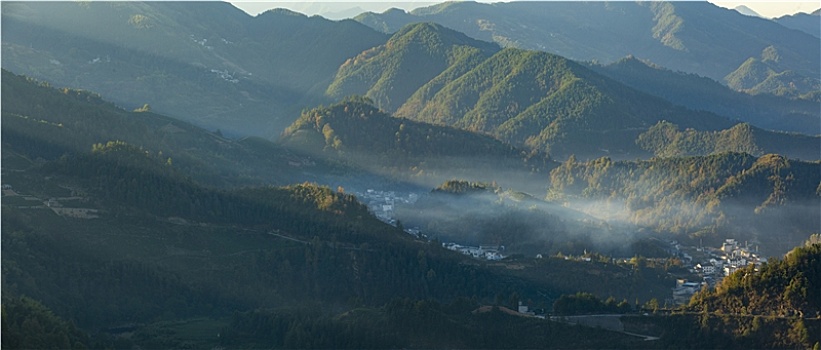 宽幅群山山峦山谷村落航拍