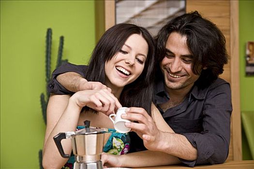 年轻,情侣,喝咖啡