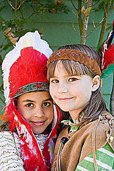 两个女孩,美洲印地安人,服饰