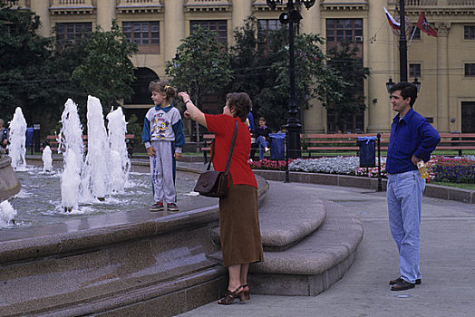 俄罗斯,莫斯科,马涅什纳亚广场,家庭,喷泉
