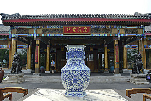 那家盛宴餐厅院子的大花瓶,北京