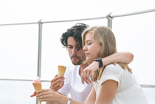白人,情侣,散步场所,冰淇淋蛋卷