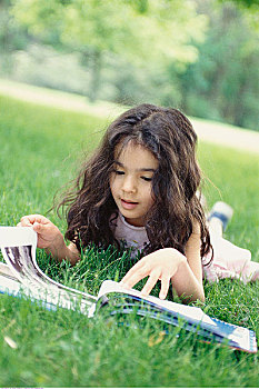 女孩,卧,草丛,读,书本