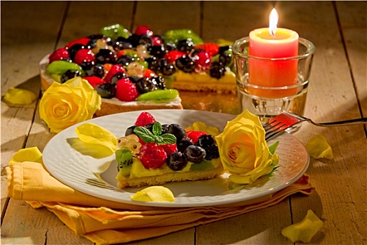 馅饼,水果,花瓣,光亮,烛光