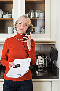 老年,女人,电话,报表,信用卡