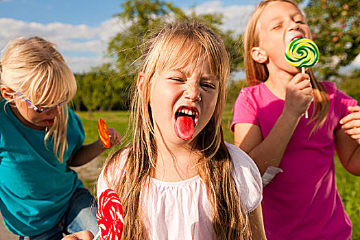 三个女孩,吃,冰糕,女孩,正面,粘住,伸出舌头
