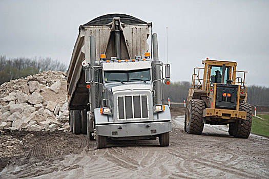 卡车,拖拉机,移动,石头,屏障,洪水,区域,曼尼托巴,加拿大