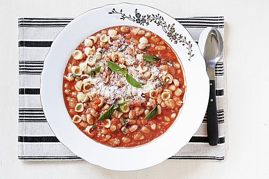 西红柿汤,意大利面,豆,意大利