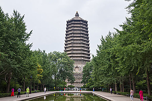 北京玲珑公园的塔