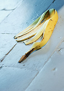 香蕉皮,地上