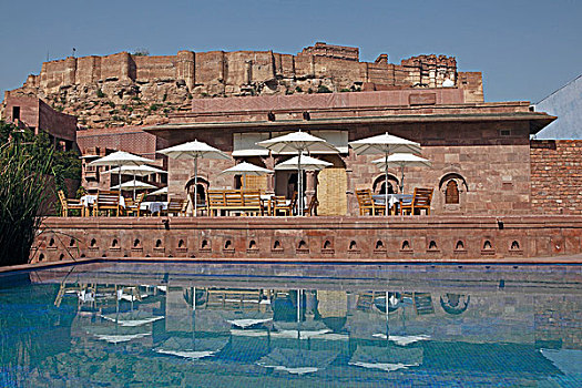 餐馆,桌子,伞,靠近,游泳池,哈维利建筑,酒店,印度