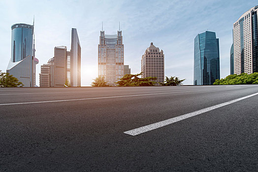 沥青路面天际线和建筑景观