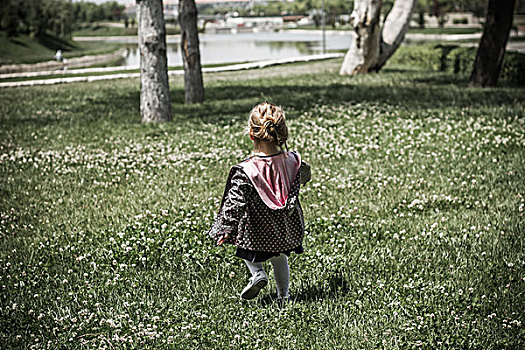 小女孩,绿色公园