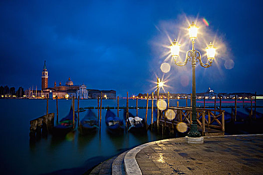 小船,停泊,木质,码头,灯光,黄昏,威尼斯,意大利