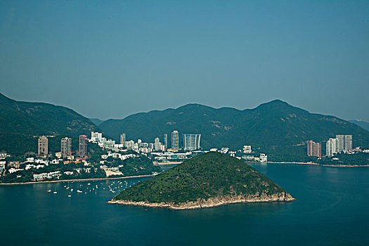 香港海洋公园海洋摩天塔上远眺浅水湾海湾中的游艇